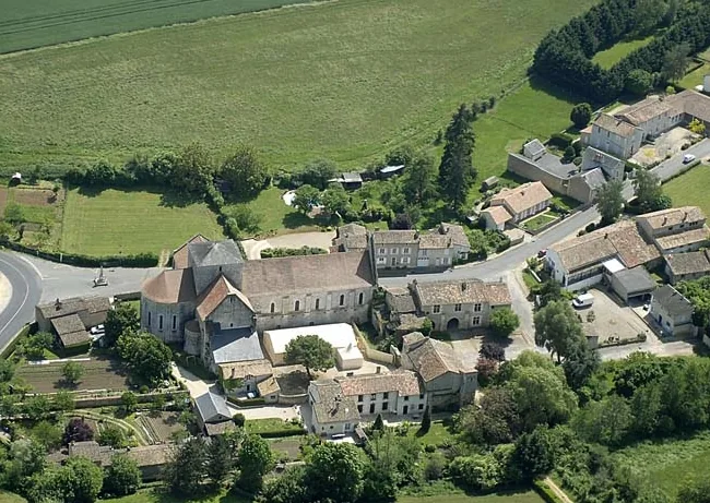 Abbaye Augustine de Fontaine le Comte à Fontaine-le-Comte, Vienne (86)