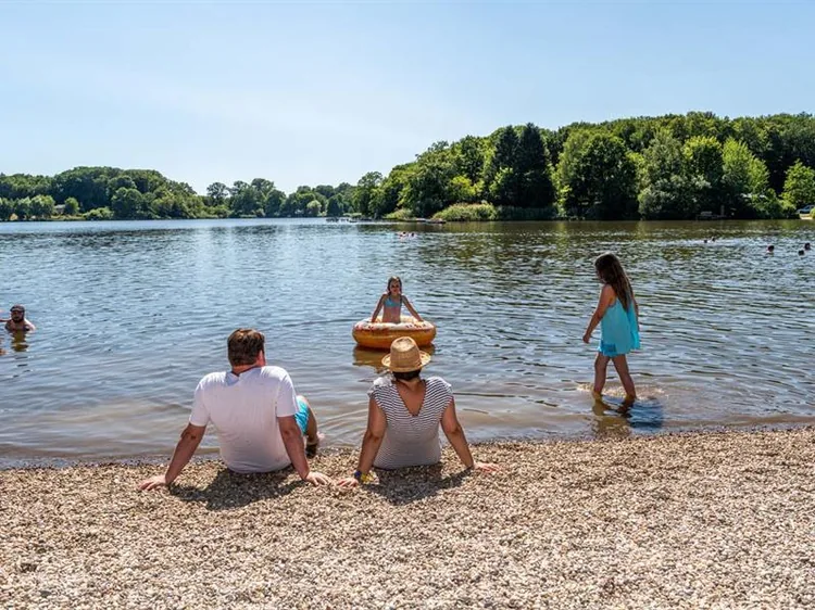 Etang de Baignade de Hirbach à Holving, Moselle (57)